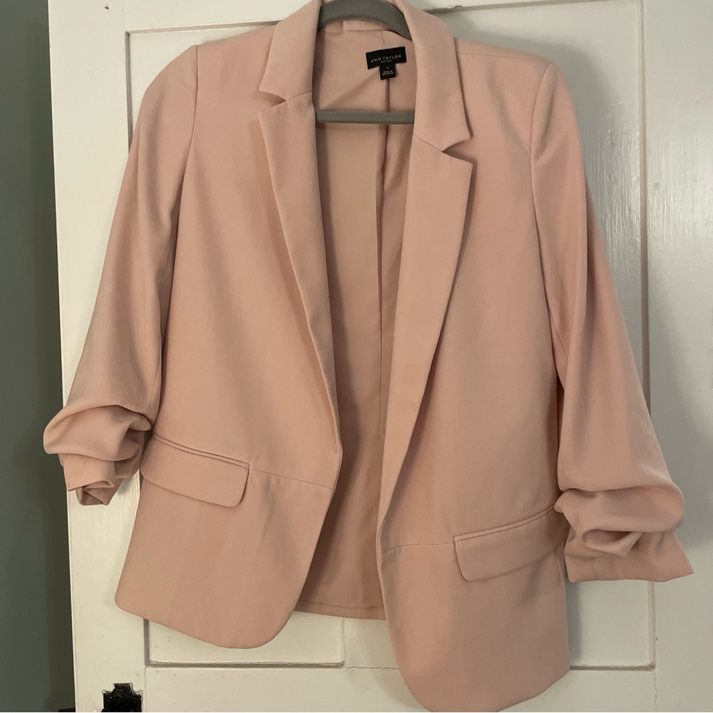 Ann Taylor Factory Blazer. Pink Size 4